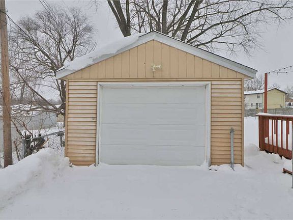 3rd image of 2204 22nd St