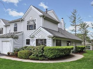 157 Demeduk Ct, Mahwah, NJ 07430