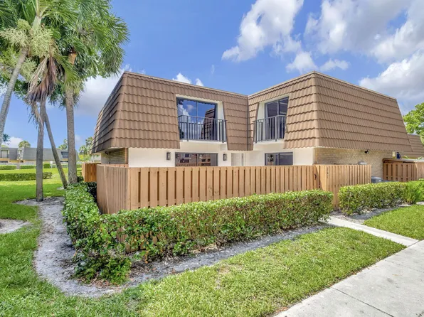 261 Charter Way, West Palm Beach, FL 33407