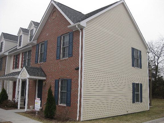 4th image of 9293 Travellers Ct
