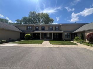 31621 Green Meadow Ln, Warren, MI 48093