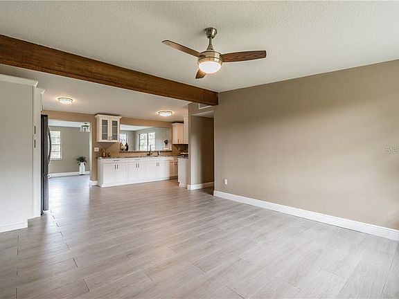 5th image of 717 W Deer Lake Dr