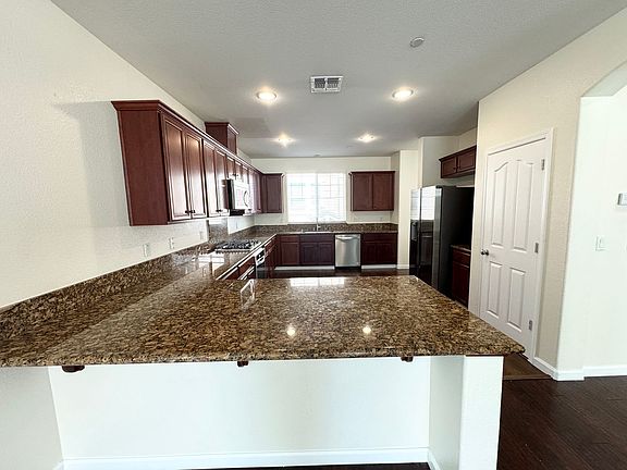 4th image of 7006 N Mariposa Ln