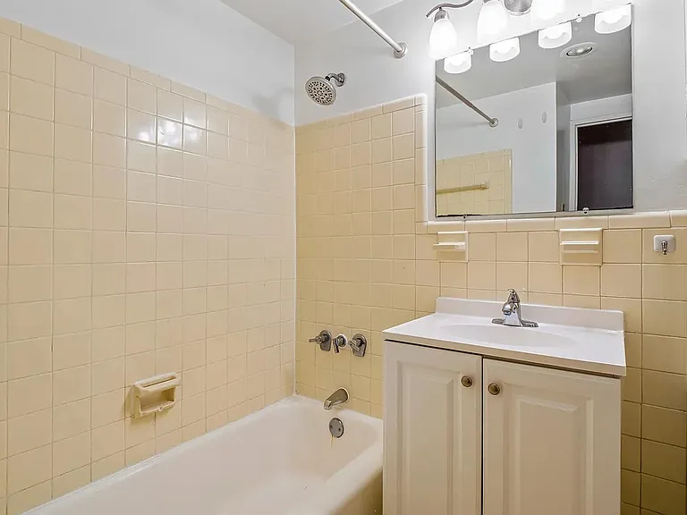 6621 Wakefield Dr #402 — Photo 2