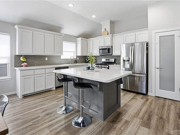 3rd image of 403 S Viento Dorado St