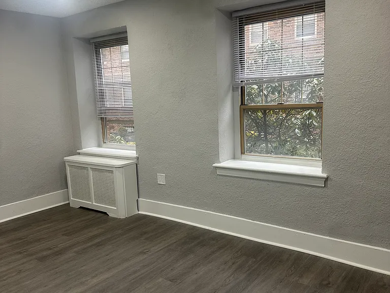 215-18 W Walnut Ln #C401 — Photo 8
