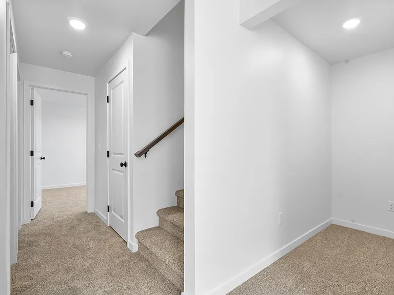 102 Sycamore Dr — Photo 35