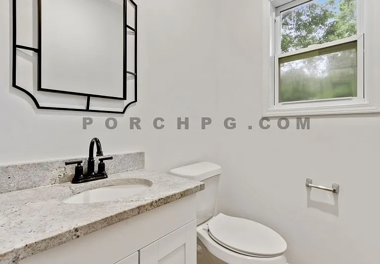 105 W Callahan St — Photo 10