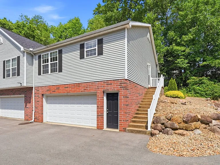 547 Moore Rd #5 — Photo 4