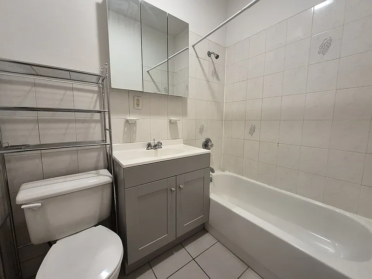243 16th St #1L — Photo 6