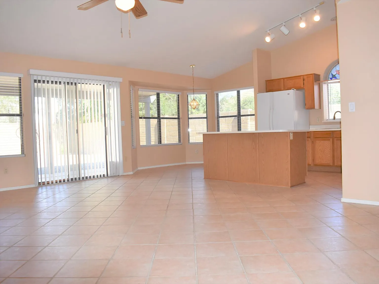 4 bed, 1818 sqft, $2,250 — Photo 4