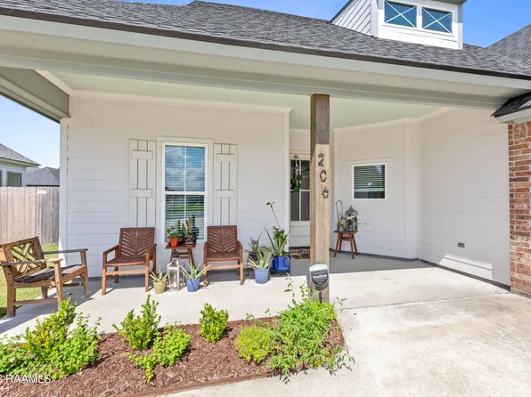 206 White Sky Dr, Broussard, LA 70518