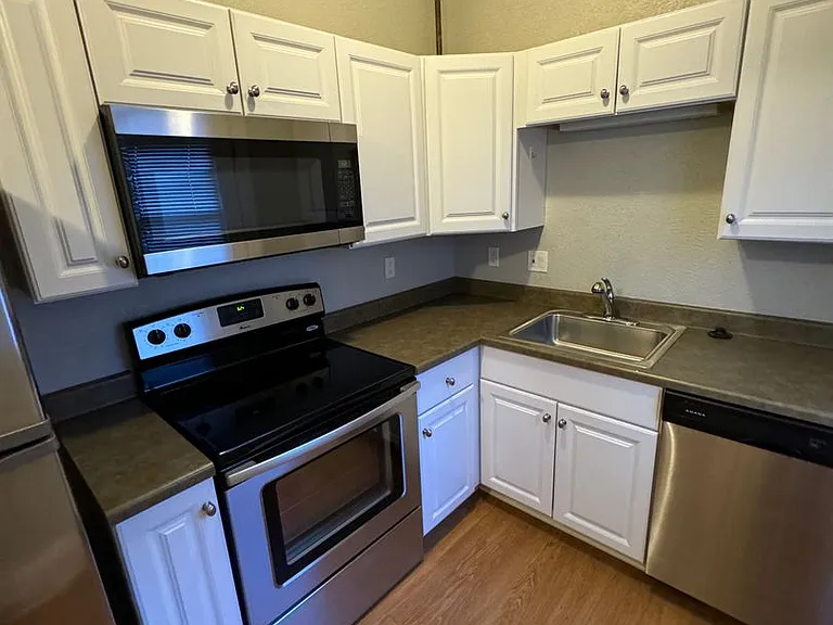 506 N Cascade Avenue — Photo 14