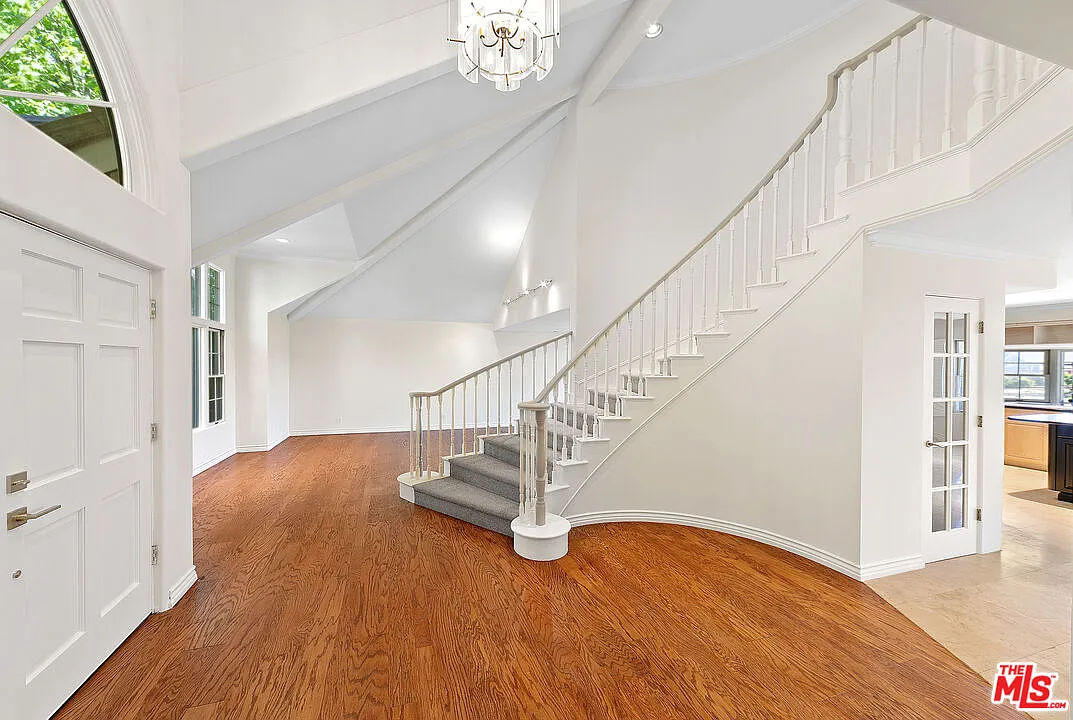 4 bed, 3.5 bath, 4000 sqft, $11,500 — Photo 3