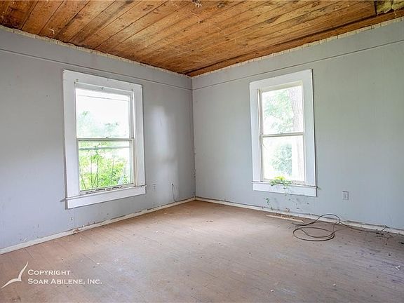 5th image of 2773 Hickory St