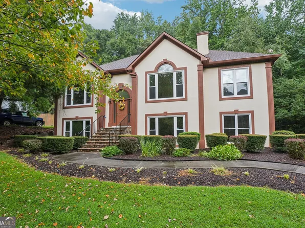5820 Elm Tree Dr, Buford, GA 30518