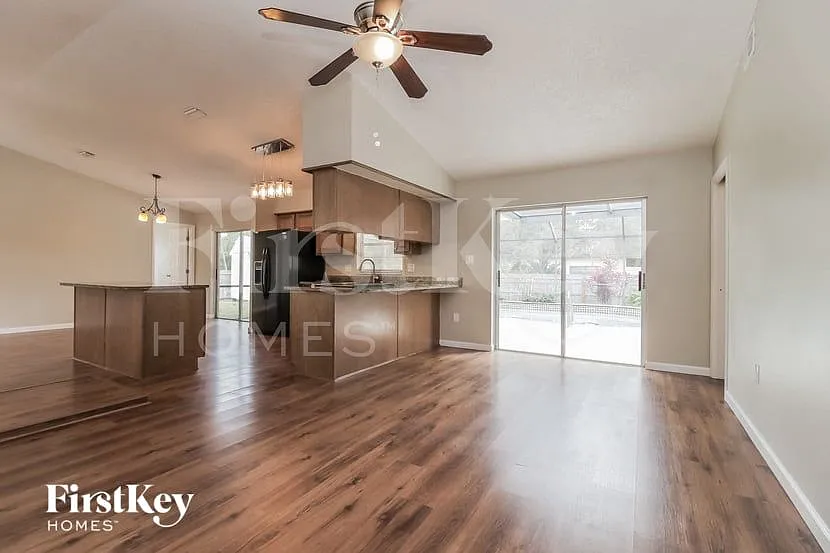 4 bed, 2.0 bath, 1857 sqft, $2,670 — Photo 3