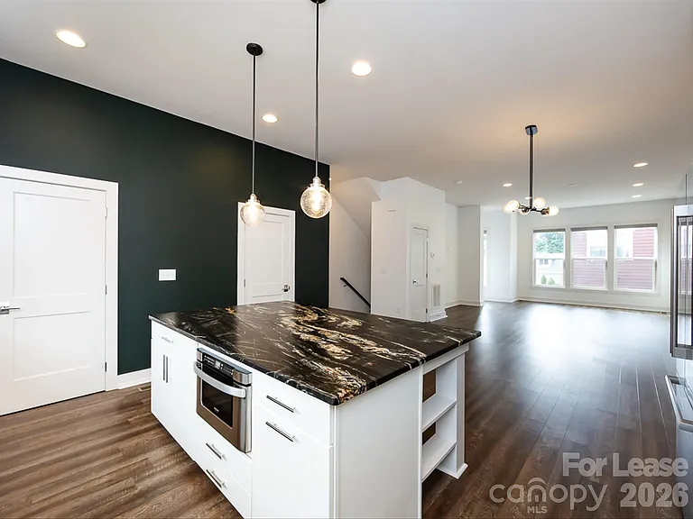 1207 E 36th St #3 — Photo 14
