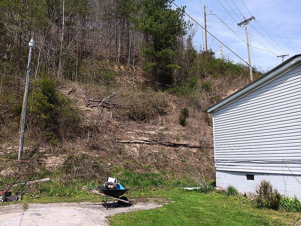 2nd image of 91 Auxier Heights Ln