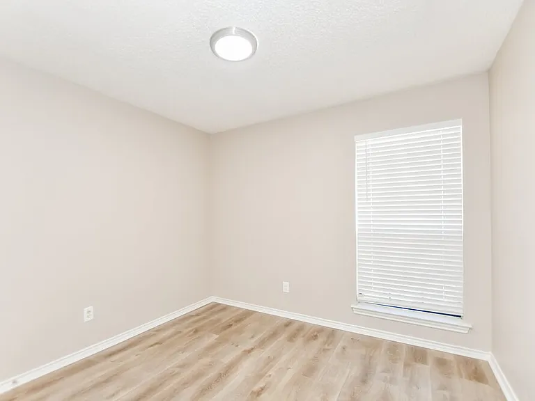 308 Southlake Dr — Photo 17
