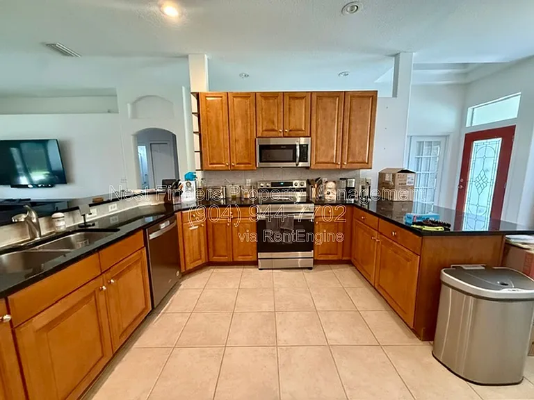 801 Derby Ln — Photo 5