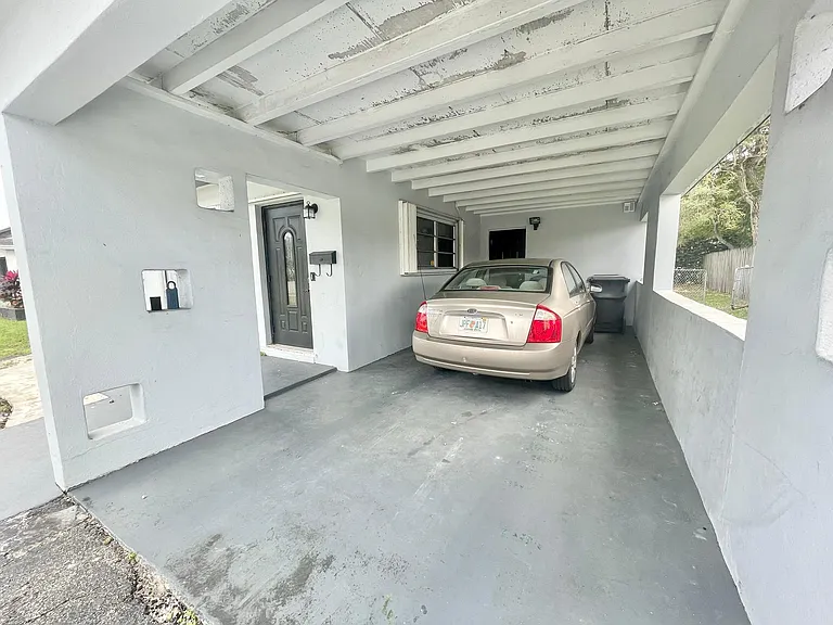 5630 Hollywood Blvd — Photo 3