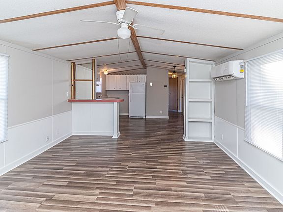 5th image of 394 Community Dr
