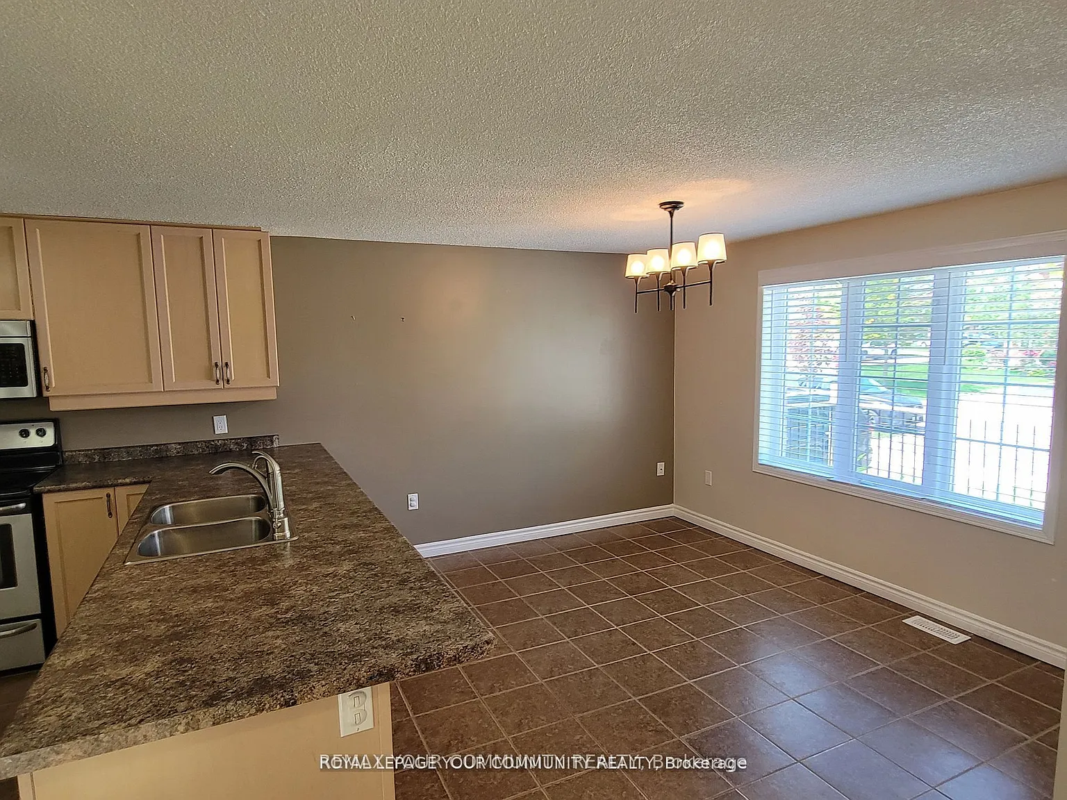 3 bed, $2,745 — Photo 3