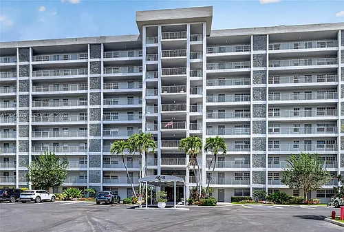4015 W Palm Aire Dr Photo 1