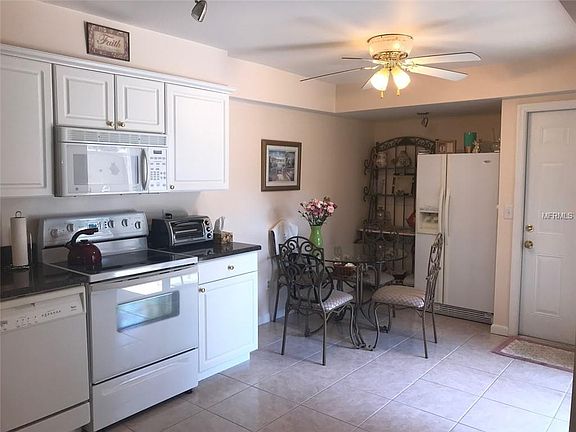 3rd image of 7926 Sandpoint Blvd