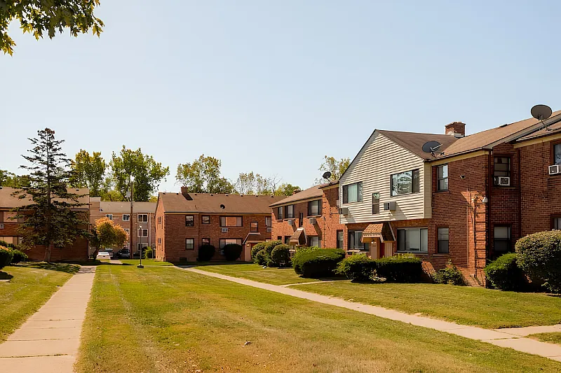 Dolphin Gardens Apartments — Photo 2