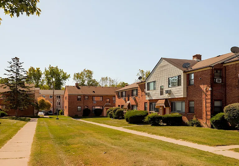 Dolphin Gardens Apartments — Photo 2