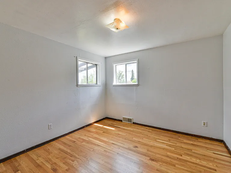 4702 N Post St — Photo 7