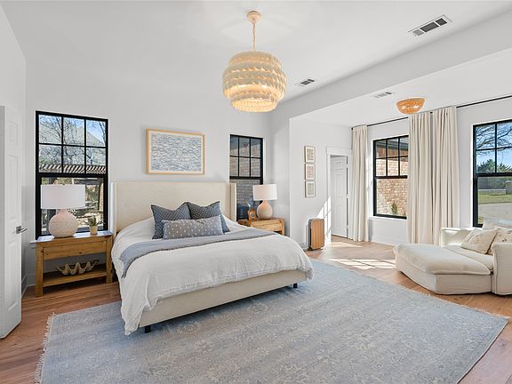 4th image of 990 Cornelius Rd