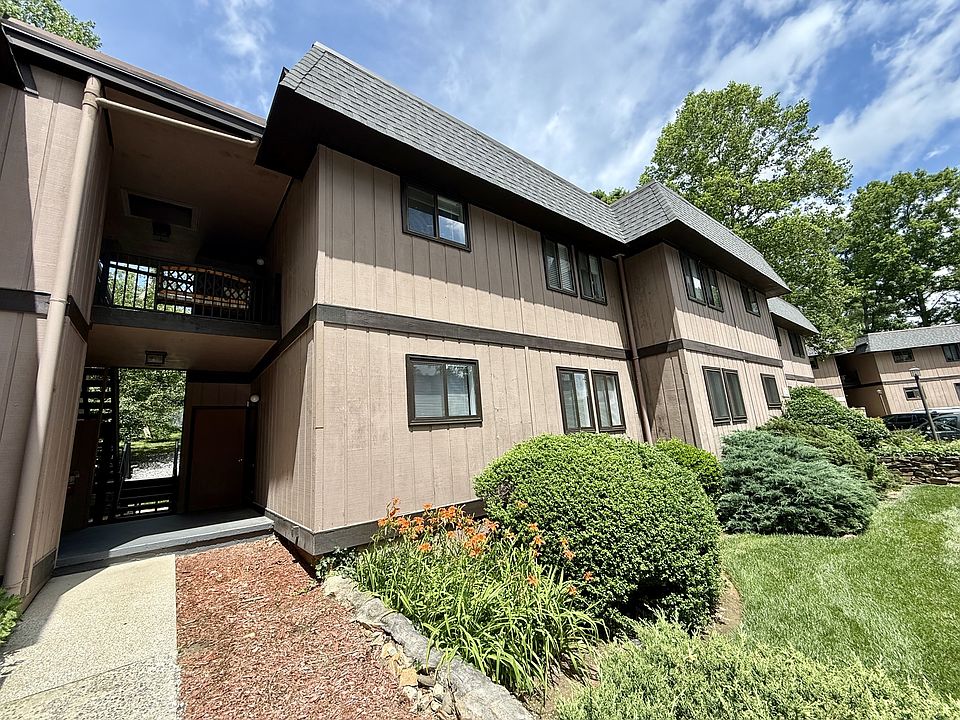 15 Lake Dr unit D2