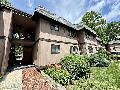 15 Lake Dr #1 Photo 1