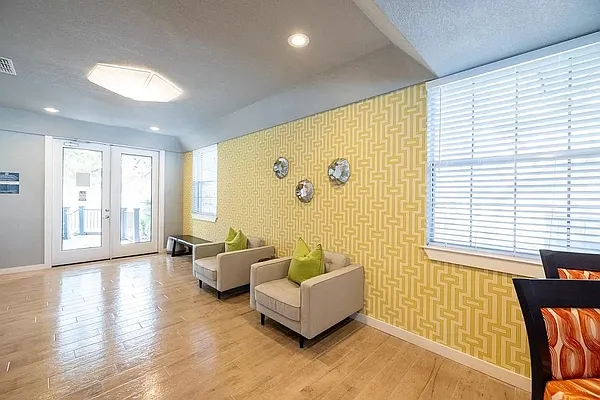 City Crest Apartments — Photo 17
