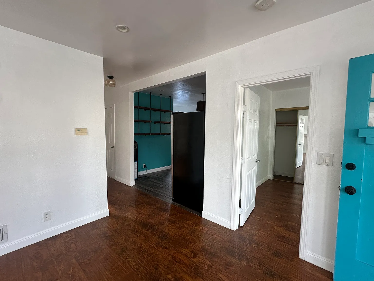 2 bed, 832 sqft, $2,912 — Photo 2