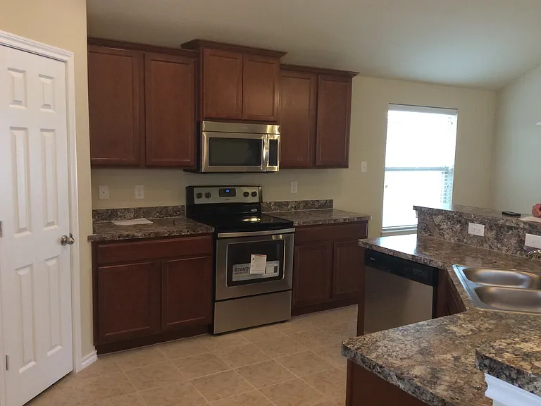 2824 Stonewall Ln — Photo 14
