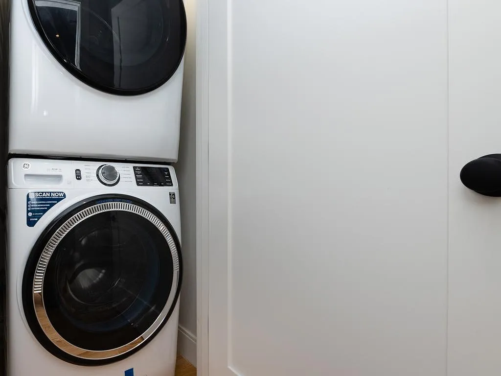 3 bed, 1346 sqft, $3,400 — Photo 3