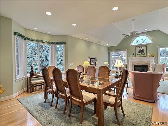 4th image of 71 Hampton Hill Dr