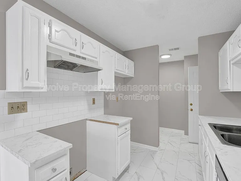 3014 Meadows Ln — Photo 16