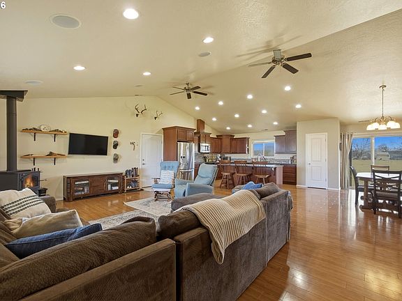 5th image of 495 SW 2nd St