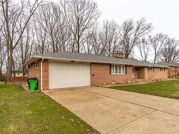 3rd image of 791 Oakcrest Ln NE