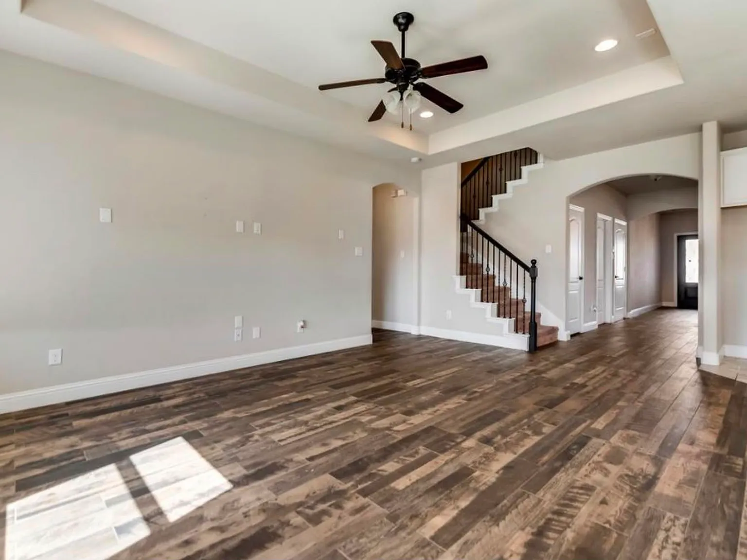 4 bed, 3.5 bath, 2850 sqft, $2,700 — Photo 3