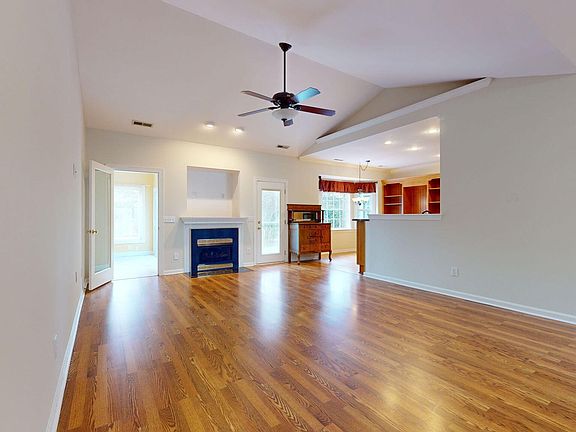 4th image of 914 Upper Reach Drive