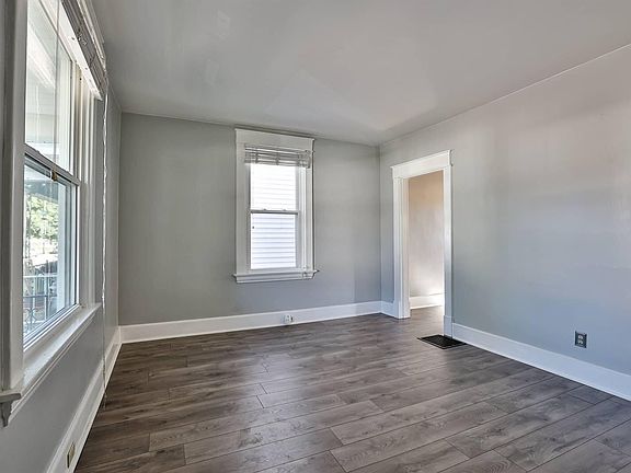 5th image of 3208 Caroline Ave