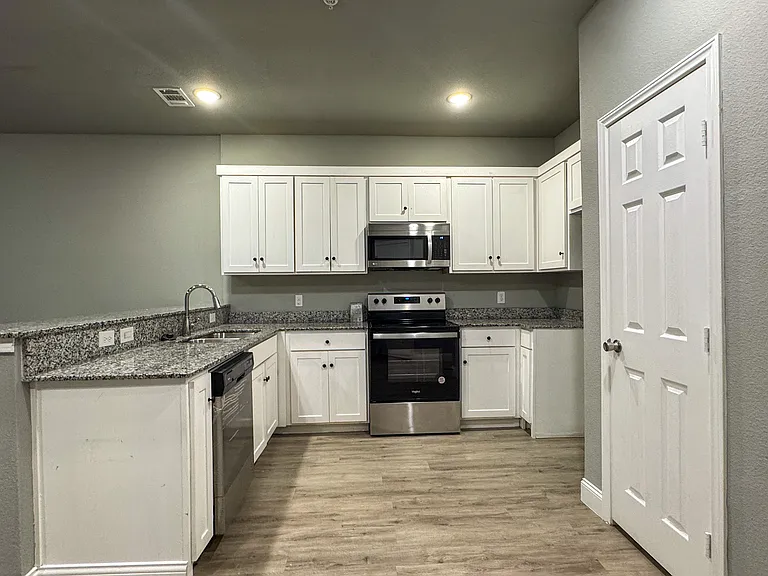 2311 Abilene St — Photo 3