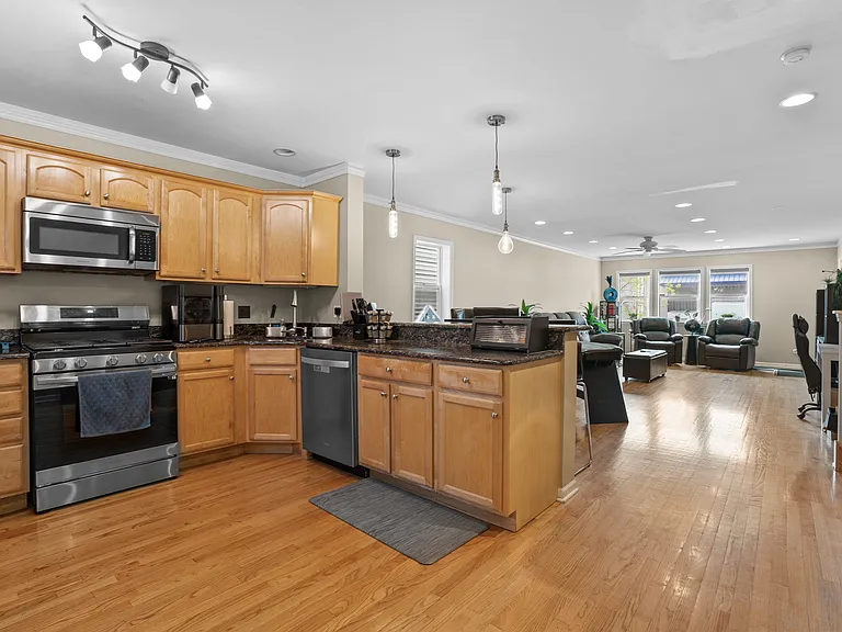1632 W Blackhawk St #1 — Photo 6