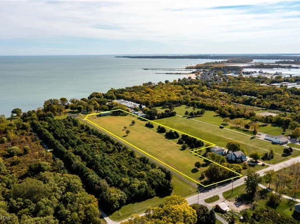 3621 NE Catawba Rd, Port Clinton, OH 43452